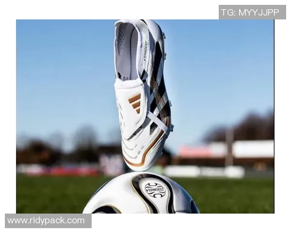 揭秘哪个足球明星选择猎鹰鞋款展现个人风格与竞技实力