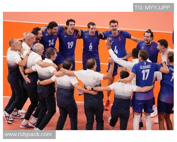 成都排球队整体压制战术解析及其在排球赛场上的影响与启示 成都排球队整体压制战术解析及其在排球赛场上的影响与启示