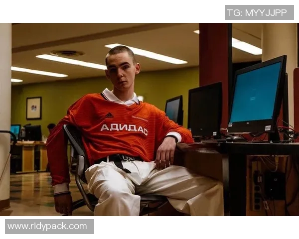 日本足球明星时尚穿搭解析展现个性与运动魅力 日本足球明星时尚穿搭解析展现个性与运动魅力