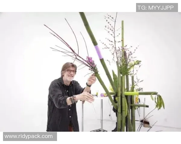 足球明星与花卉的奇妙邂逅探索他们的花艺世界与生活品味