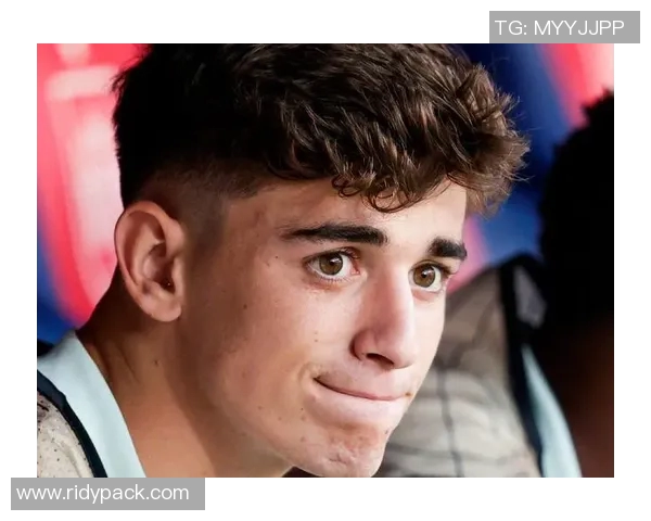 意大利足球明星中谁的颜值最高最受欢迎的帅哥球员盘点