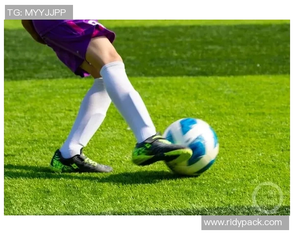 最会秀的足球明星们在绿茵场上的华丽瞬间与精彩表现