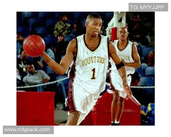 李伟专访:从青涩少年到篮球巨星的成长之路回顾 李伟专访:从青涩少年到篮球巨星的成长之路回顾