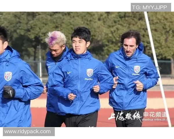 足球明星发型挑染潮流解析与明星造型的时尚影响力探讨 足球明星发型挑染潮流解析与明星造型的时尚影响力探讨